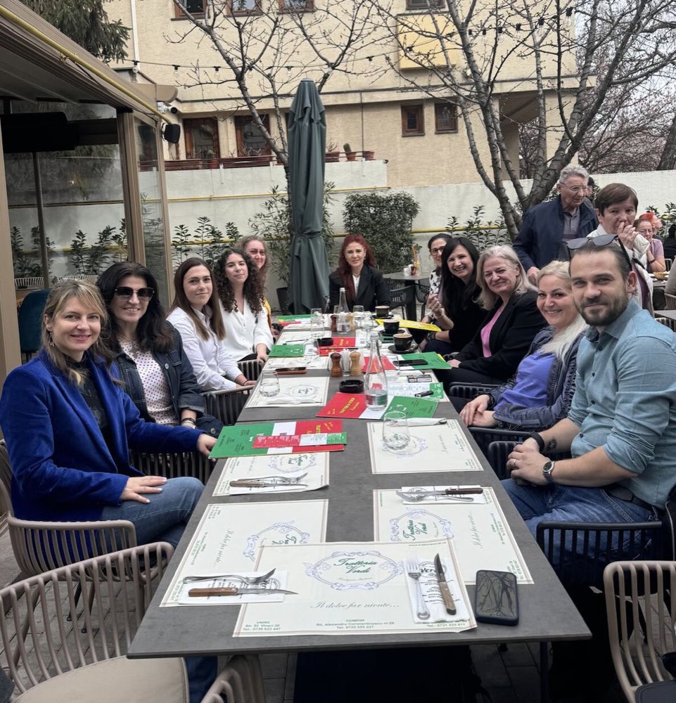 Igodemy community members networking over a meet-up lunch